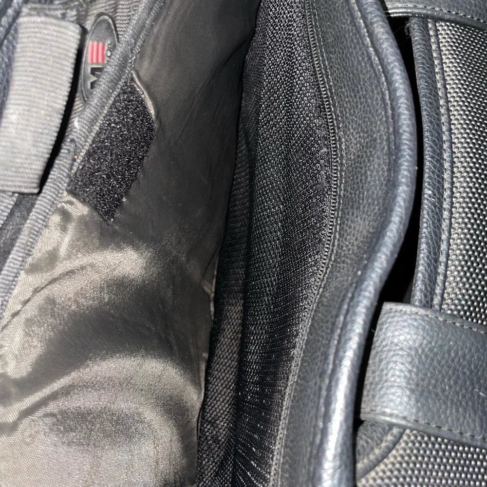 Mobile Edge: Leather Black Laptop